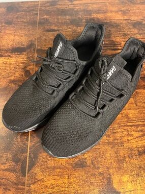 Never-worn Knit Lightweight Sneakers